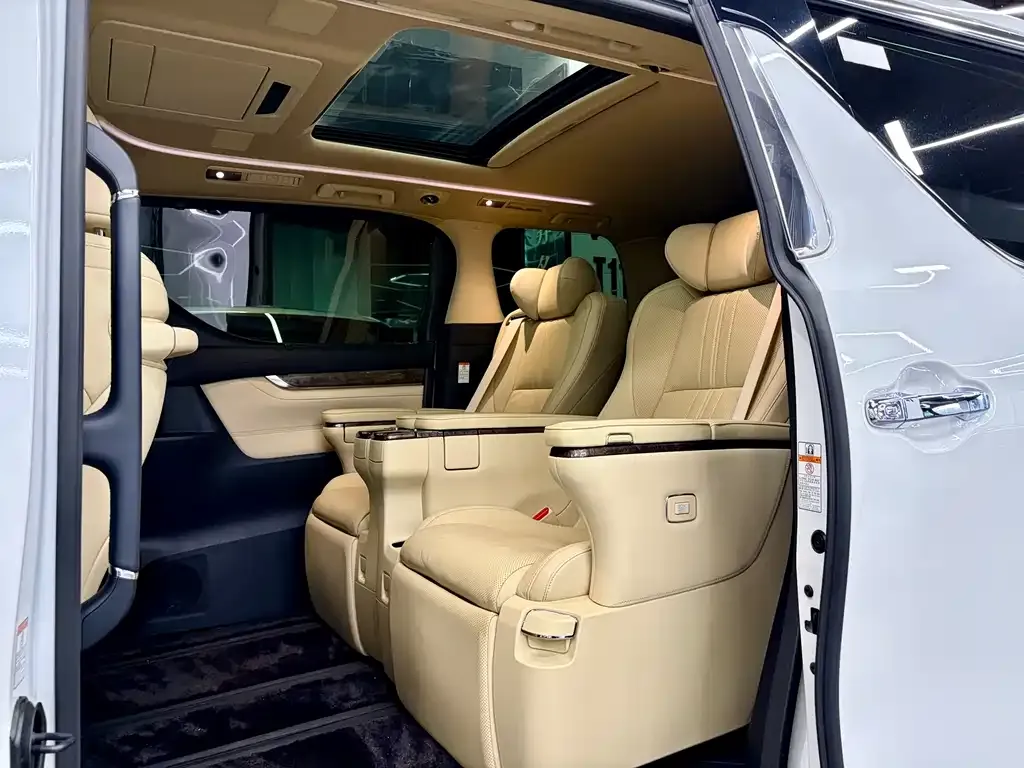 Toyota Vellfire — фото 7