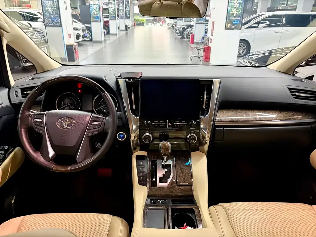 Toyota Vellfire — фото 6