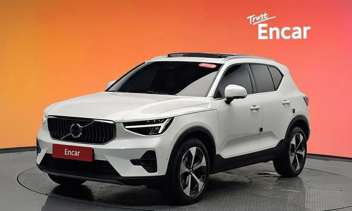Volvo XC40 — фото 1