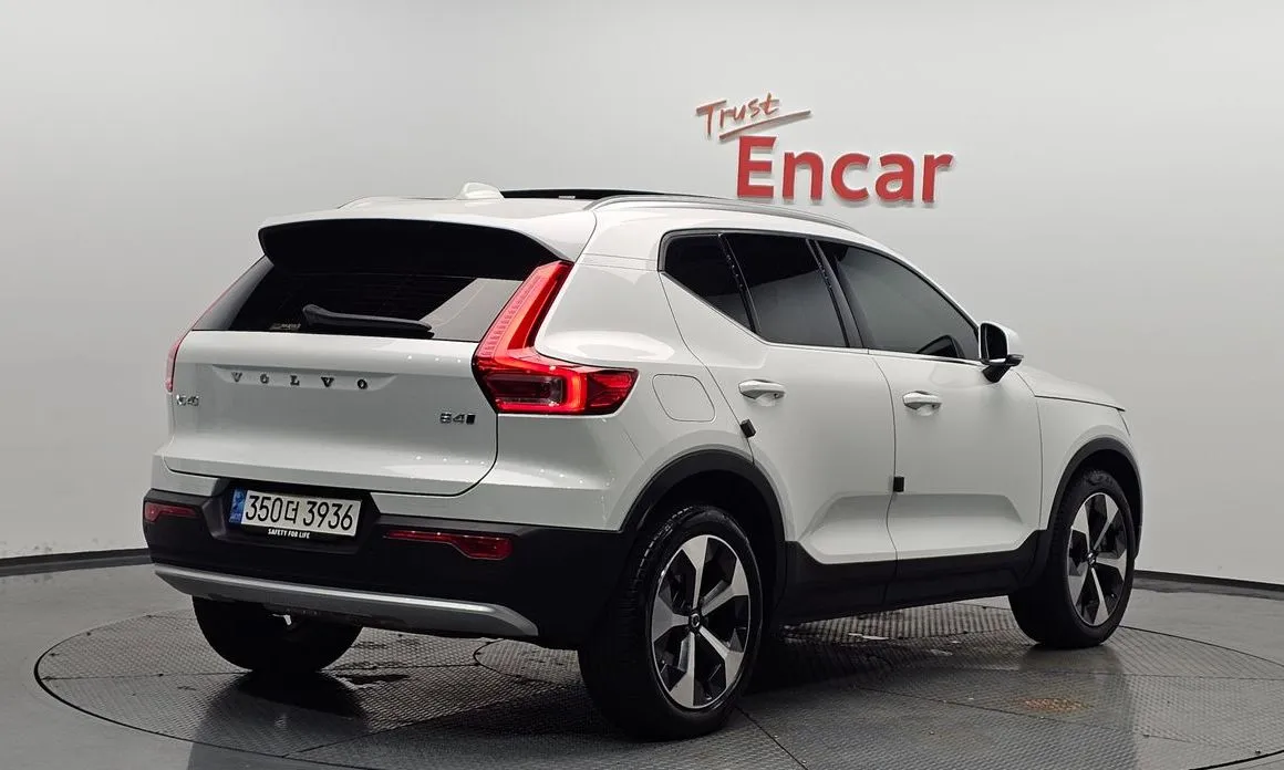 Volvo XC40 — фото 2
