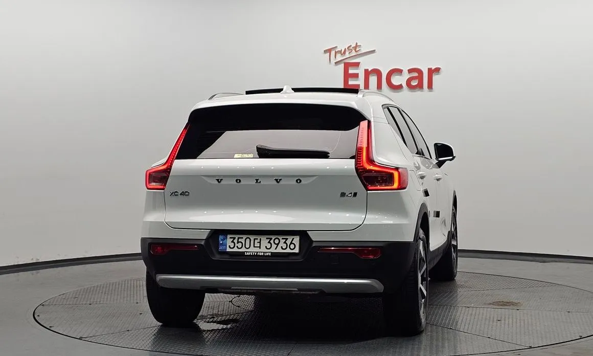 Volvo XC40 — фото 4