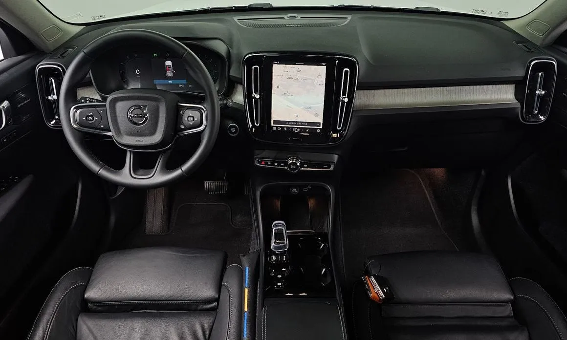 Volvo XC40 — фото 10