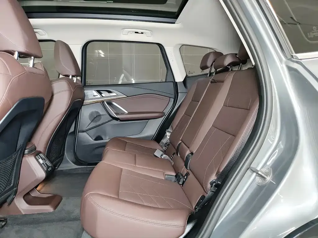 BMW iX1 2024 из CN, фото 5