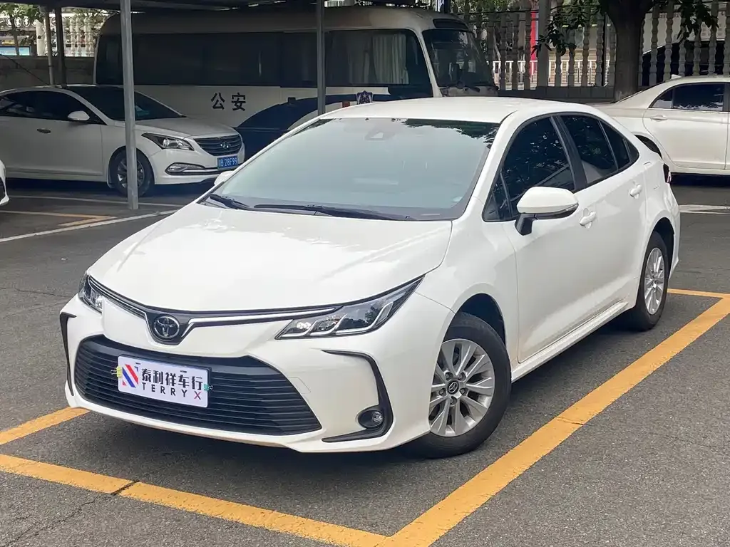 Toyota Corolla 2023 из CN, фото 1