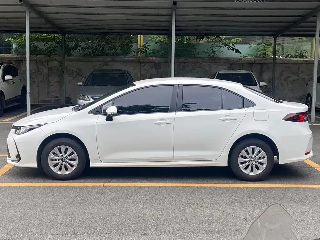 Toyota Corolla 2023 из CN, фото 9