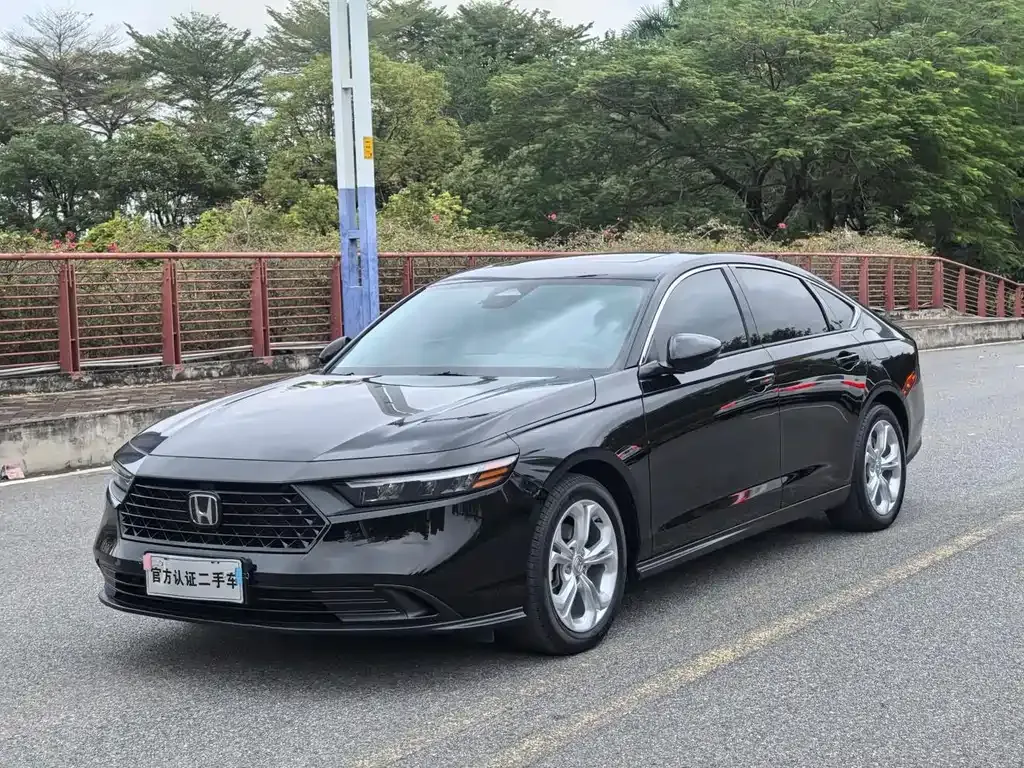 Honda Accord — фото 1