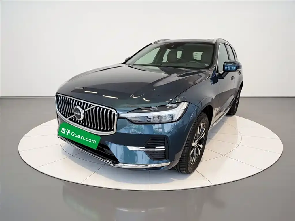 Volvo XC60 — фото 1