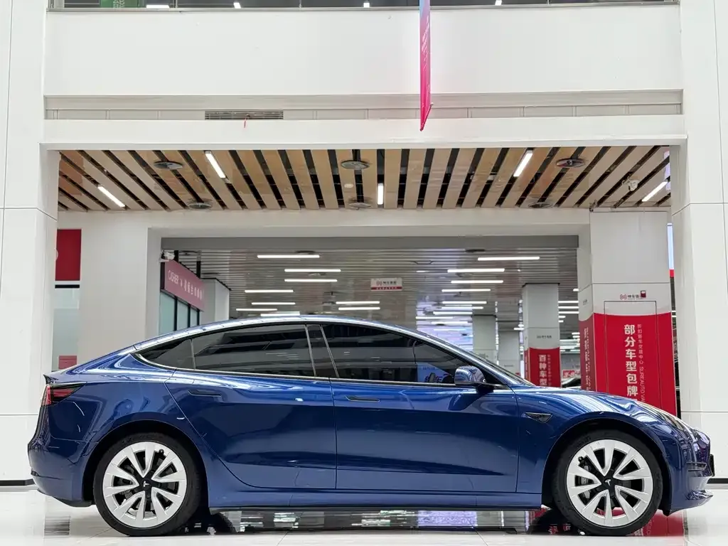 Tesla Model 3 — фото 9