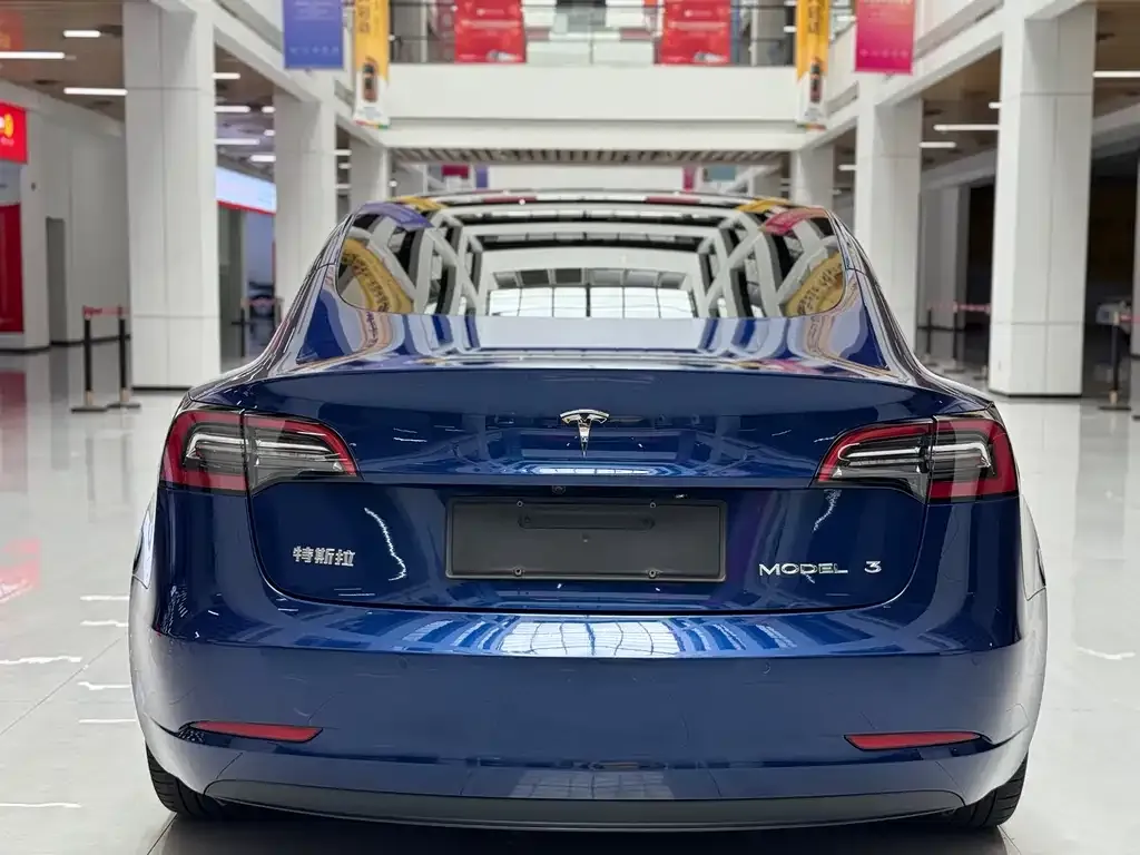 Tesla Model 3 — фото 4