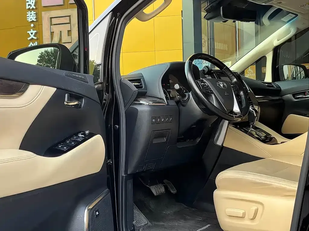 Toyota Alphard — фото 7