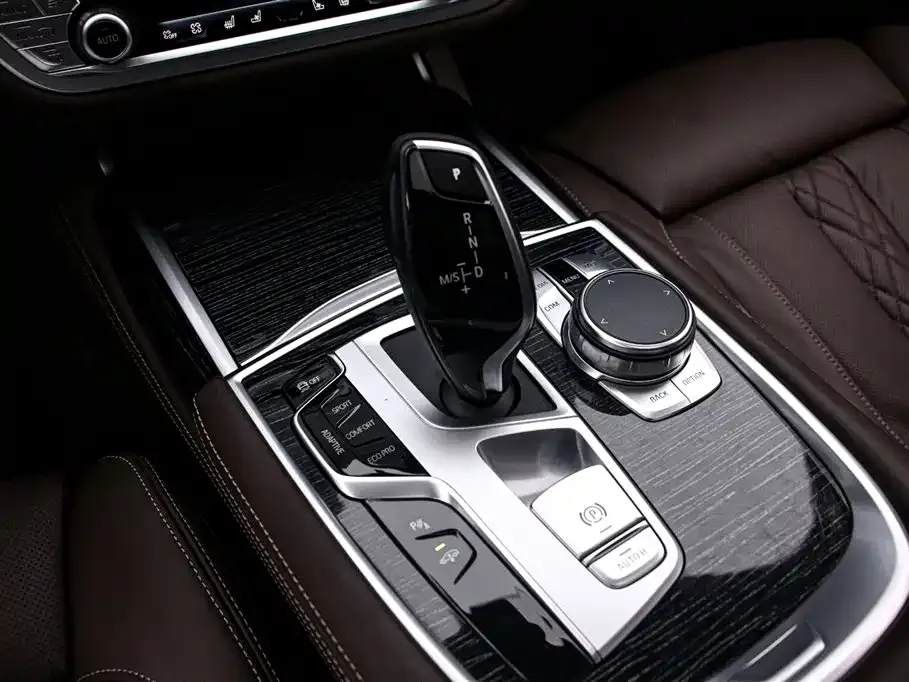 BMW 7 Series — фото 9