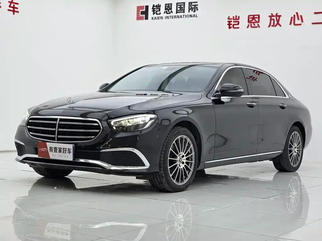Mercedes-Benz E-Class — фото 1