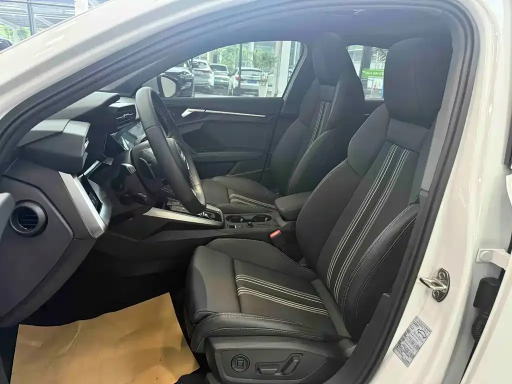 Audi A3 2023 из CN, фото 7