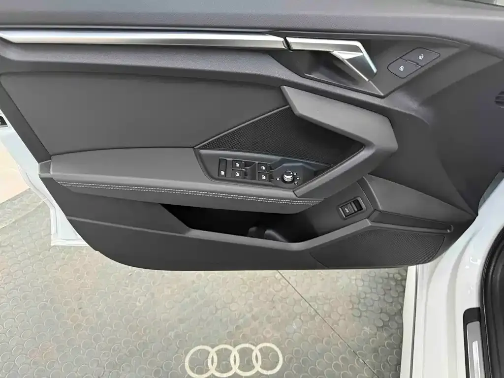 Audi A3 2023 из CN, фото 6