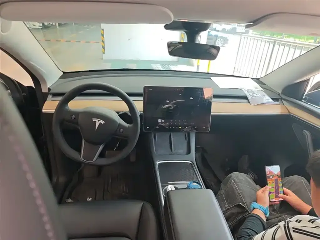 Tesla Model Y — фото 3