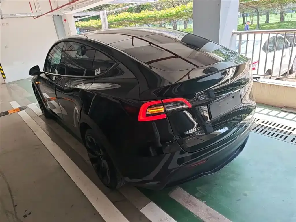 Tesla Model Y — фото 5