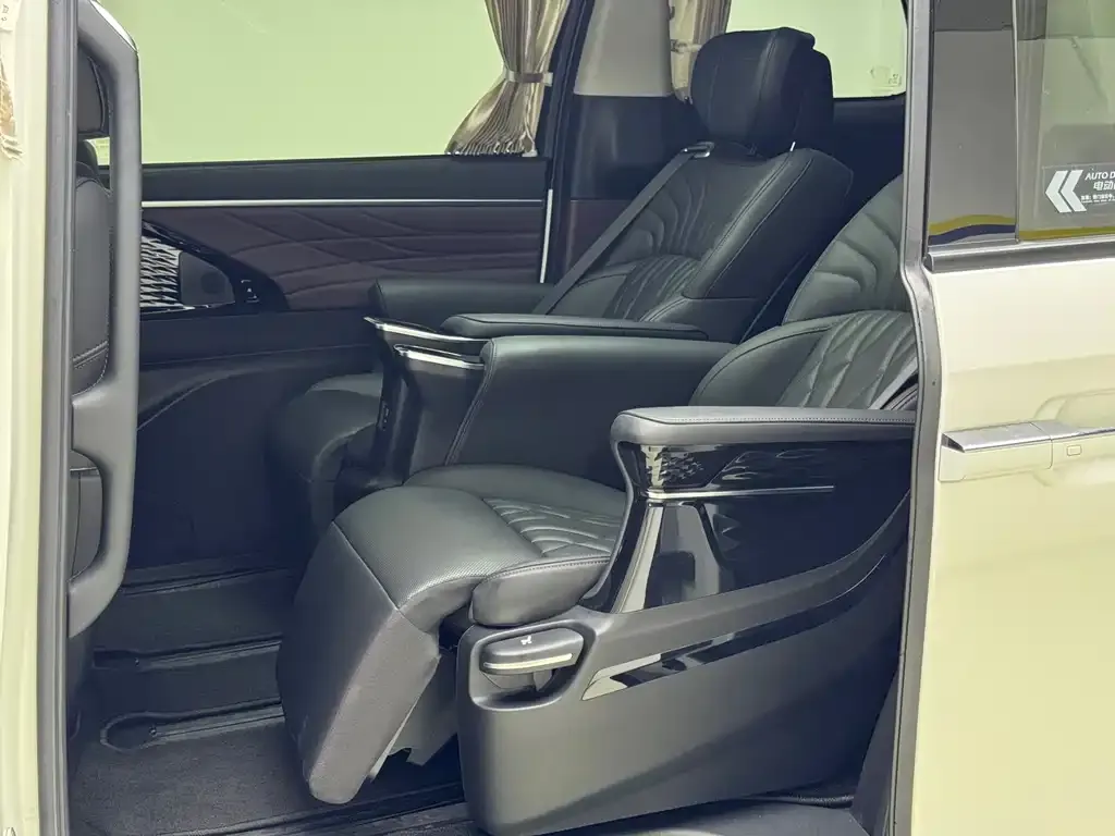 GAC Motor Trumpchi M8 — фото 10