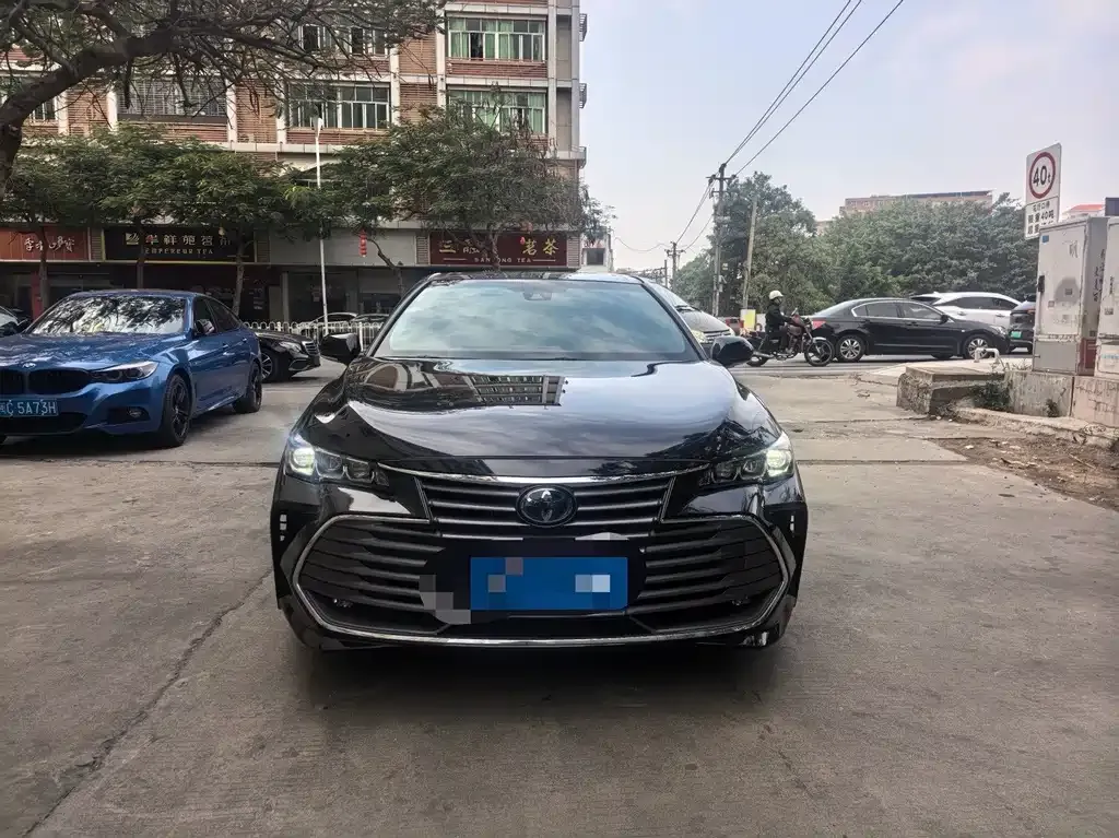 Toyota Avalon — фото 1