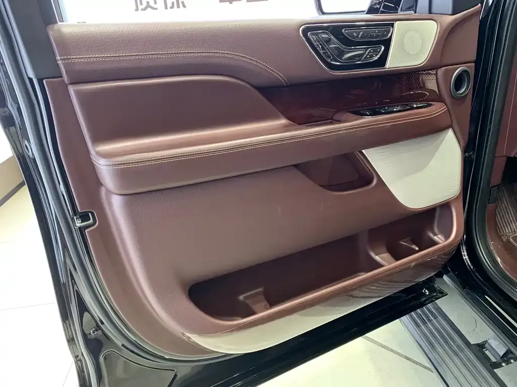 Lincoln Navigator 2021 из CN, фото 10