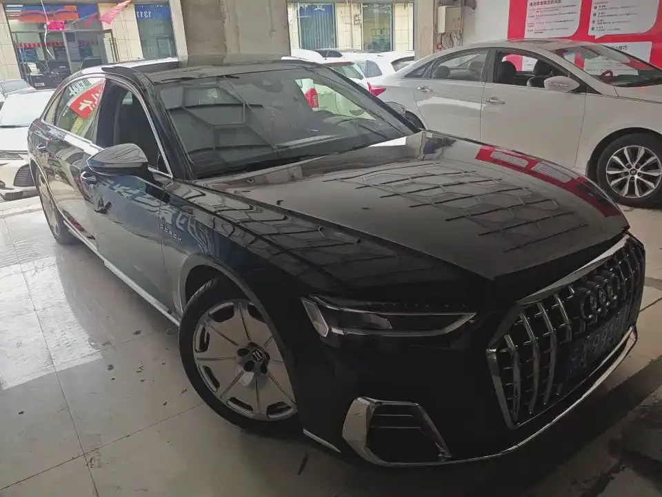 Audi A8 — фото 1