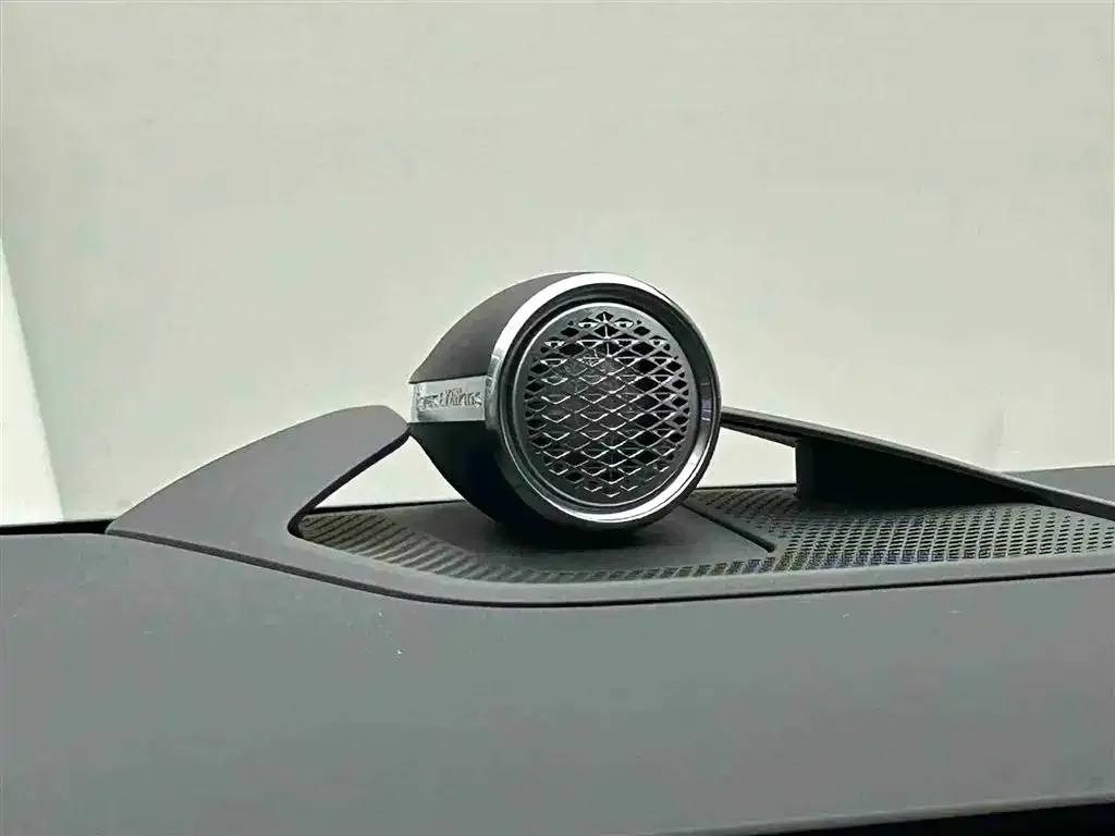 Volvo EM90 2025 из CN, фото 2