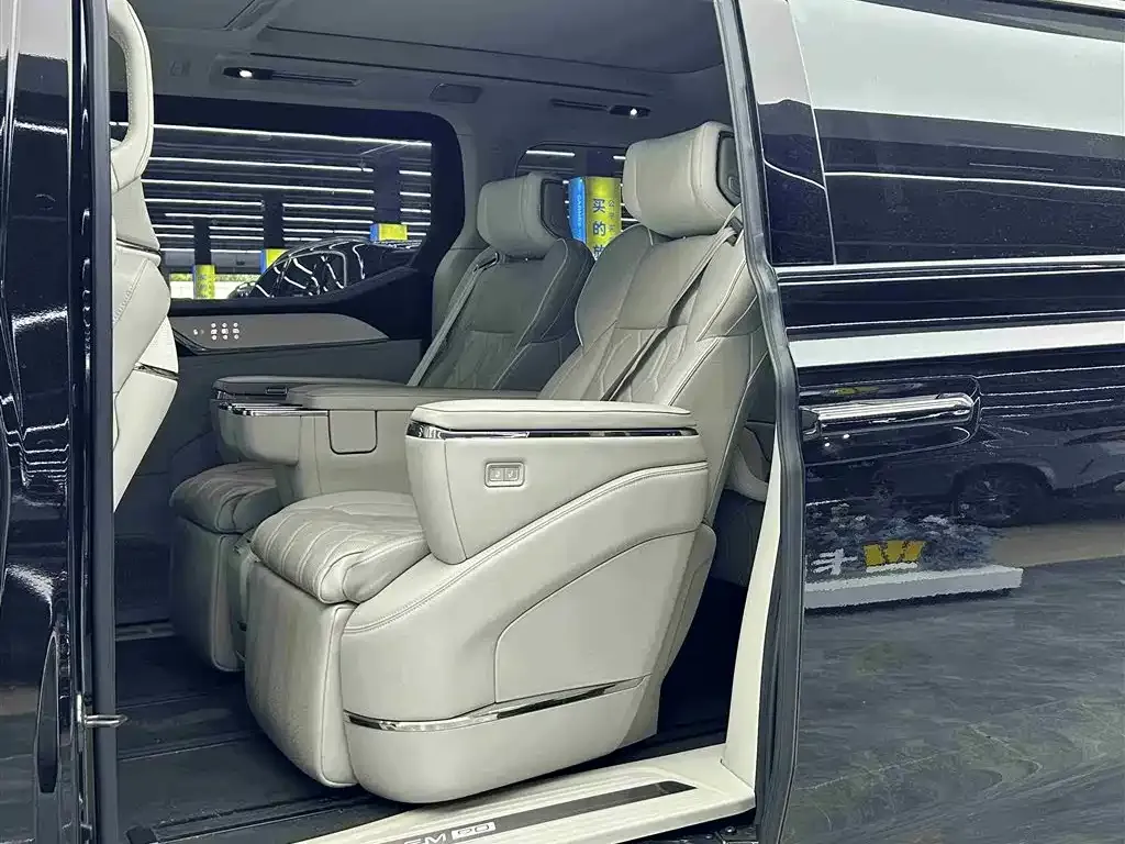 Volvo EM90 2025 из CN, фото 6