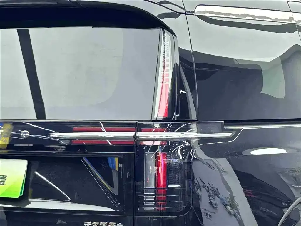 Volvo EM90 2025 из CN, фото 7