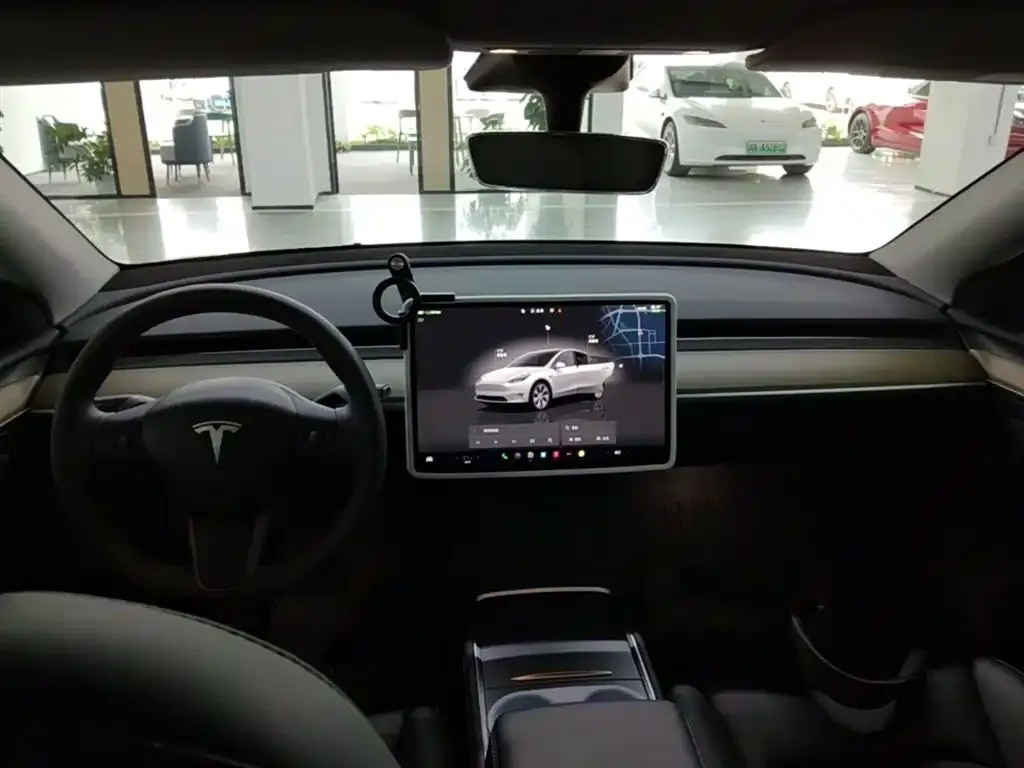 Tesla Model Y — фото 2