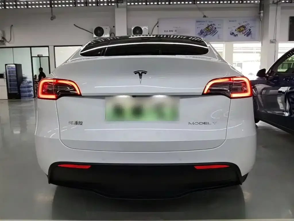Tesla Model Y — фото 7