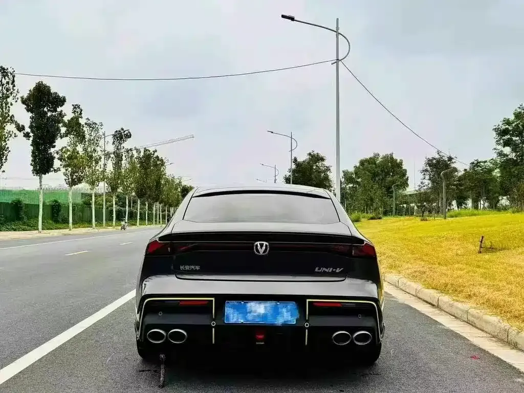 Changan UNI-V 2023 из CN, фото 2