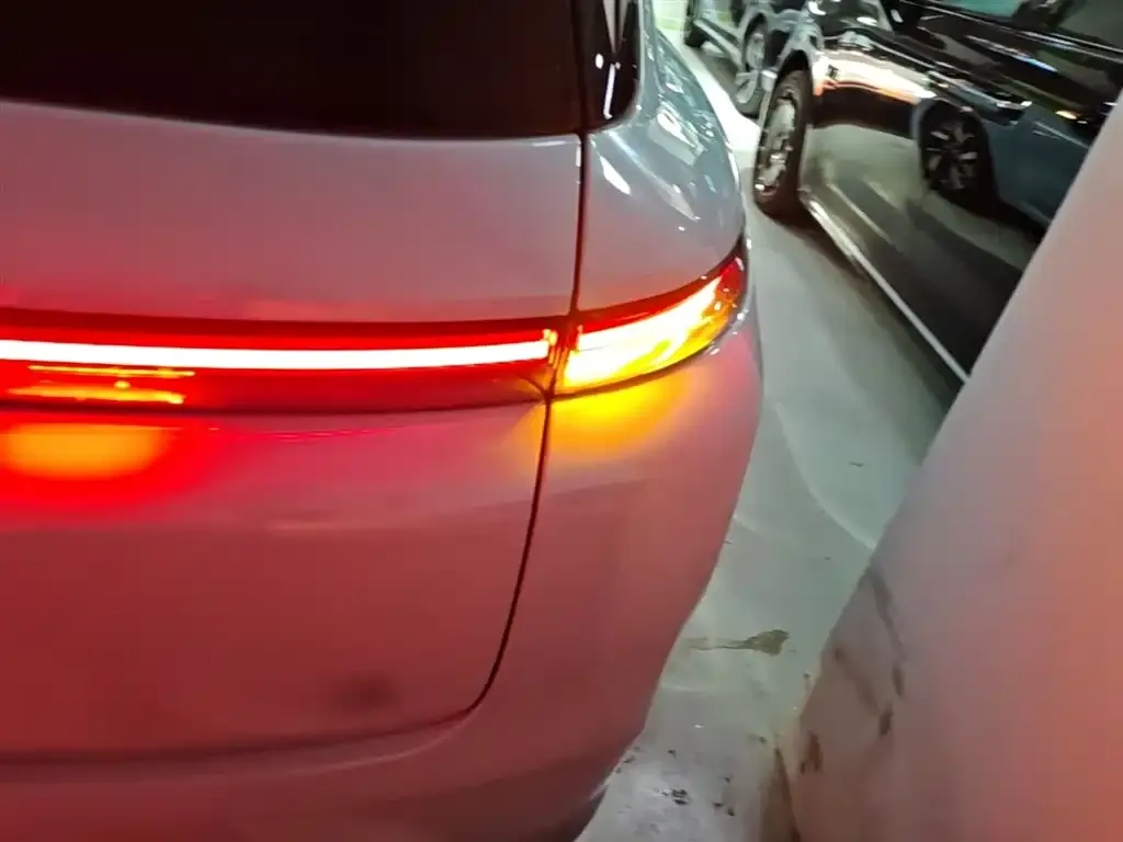 Li Auto L8 2024 из CN, фото 2