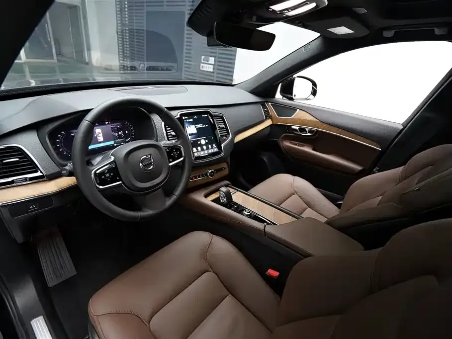 Volvo XC90 — фото 10