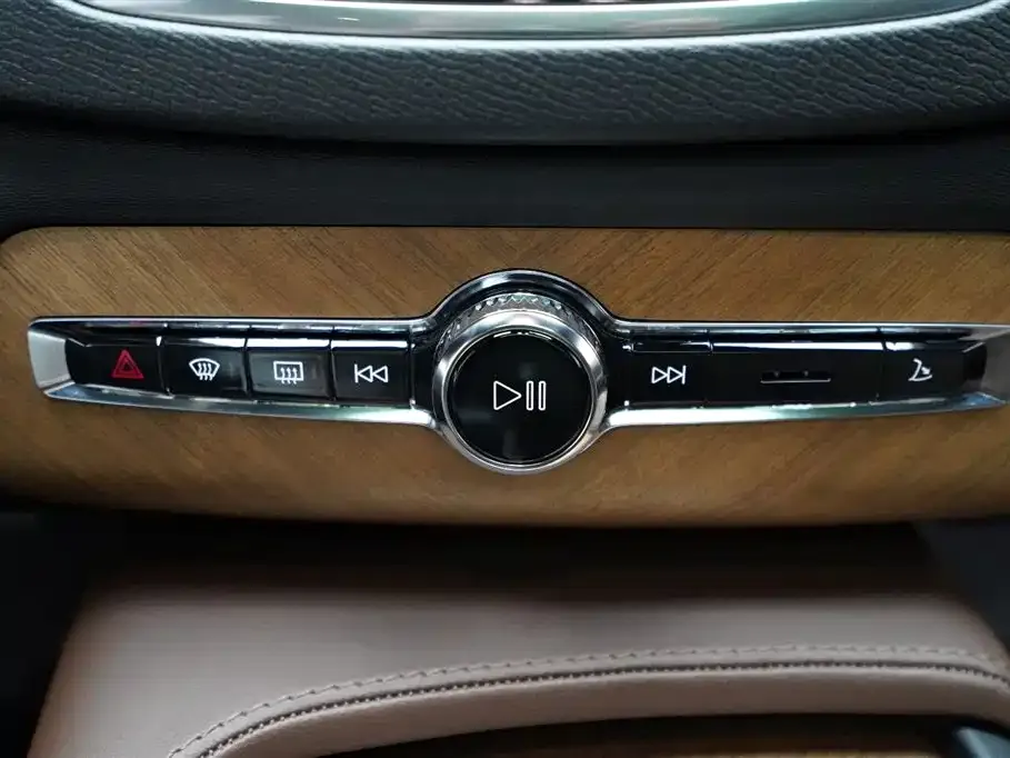Volvo XC90 — фото 2