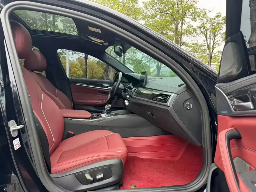 BMW 5 Series 2023 из CN, фото 2