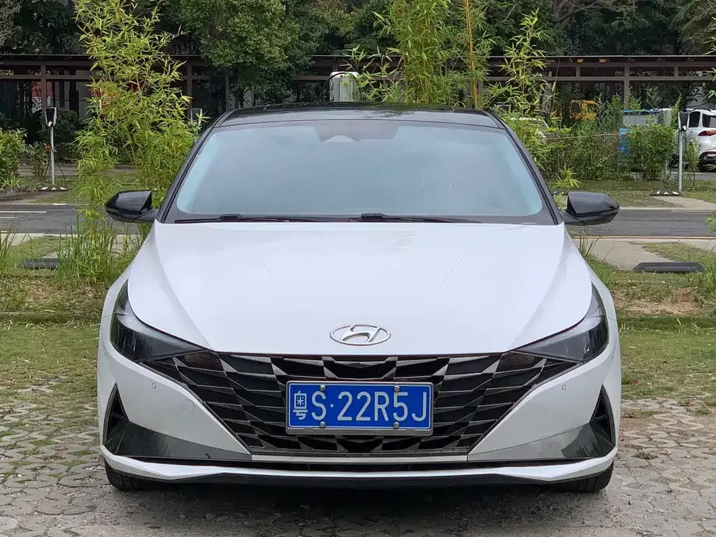 Hyundai Elantra — фото 10