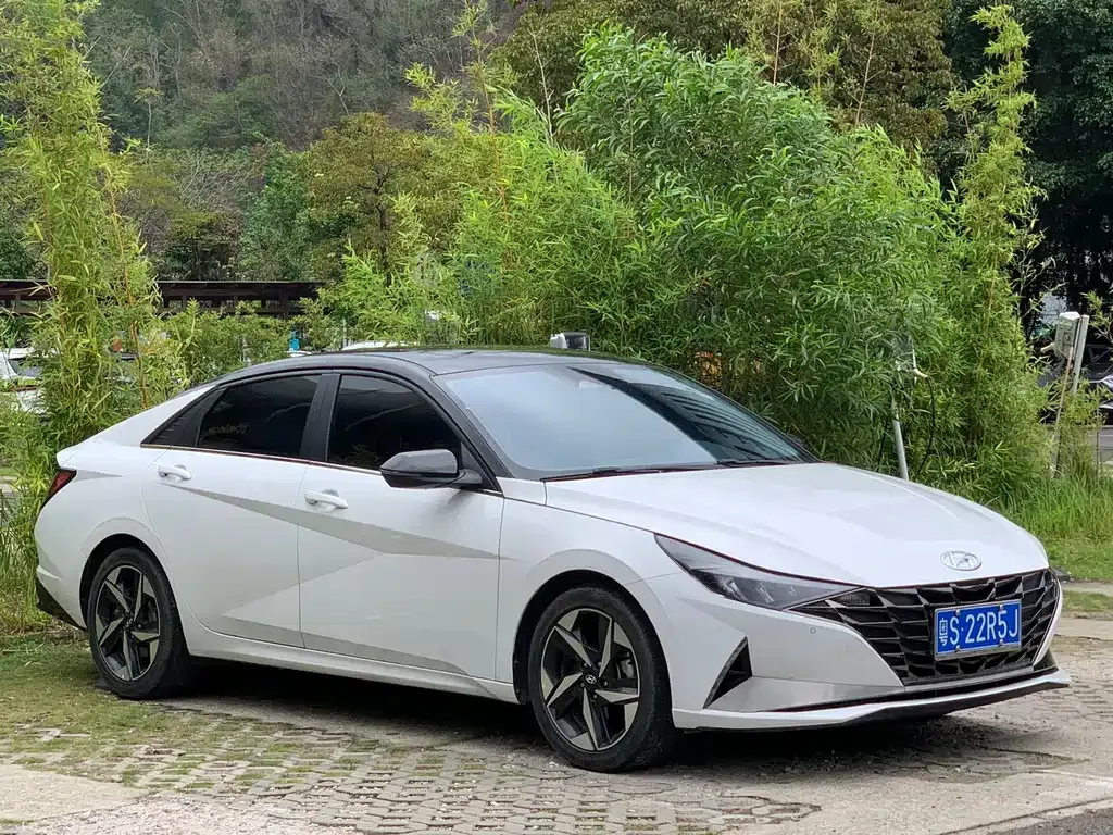 Hyundai Elantra — фото 9