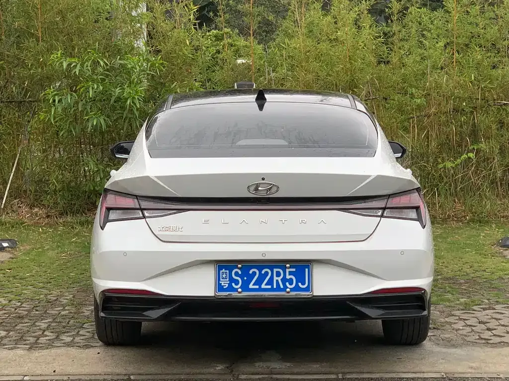 Hyundai Elantra — фото 7