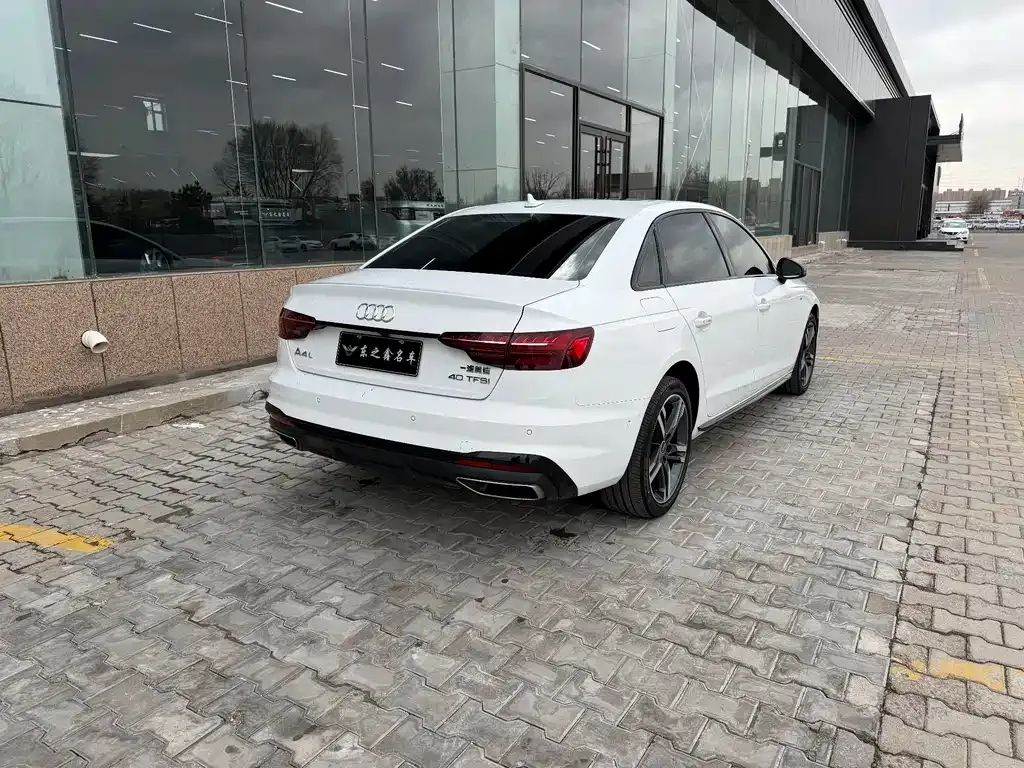 Audi A4L 2022 из CN, фото 5