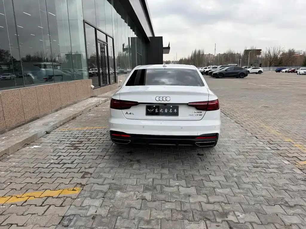 Audi A4L 2022 из CN, фото 6