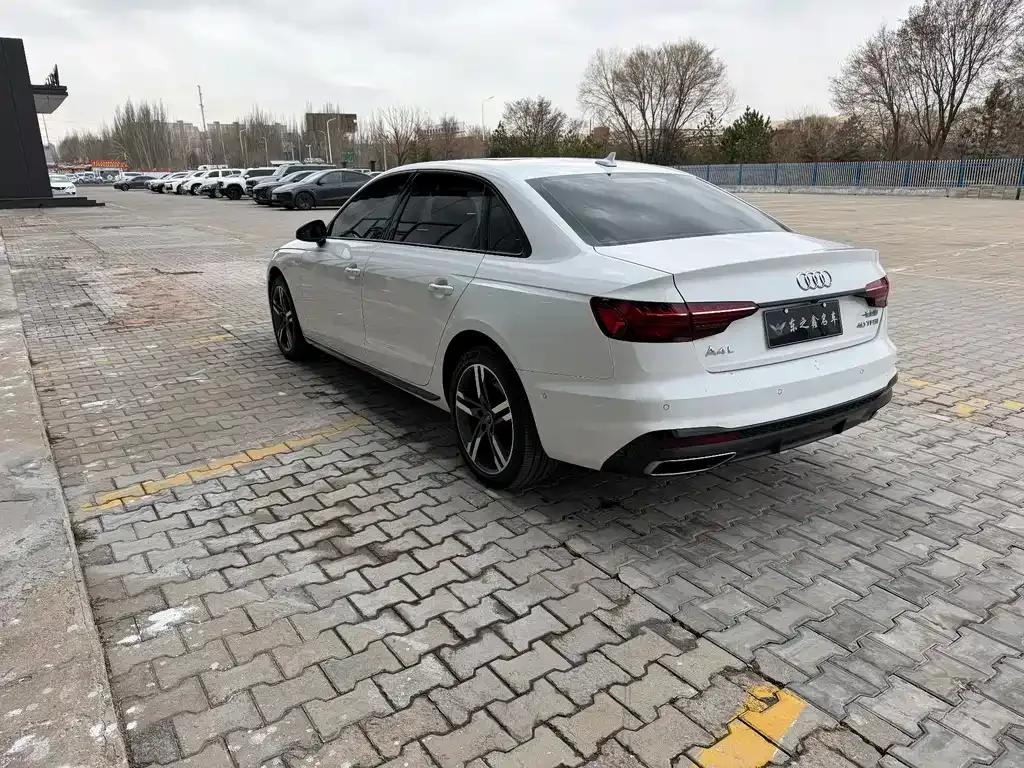Audi A4L 2022 из CN, фото 7