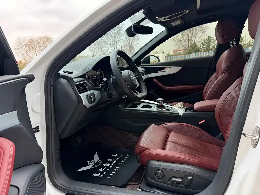 Audi A4L 2022 из CN, фото 4