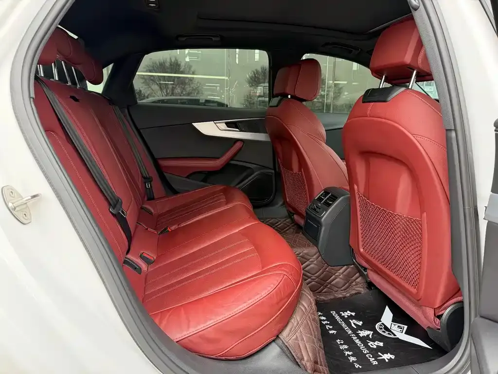 Audi A4L 2022 из CN, фото 2