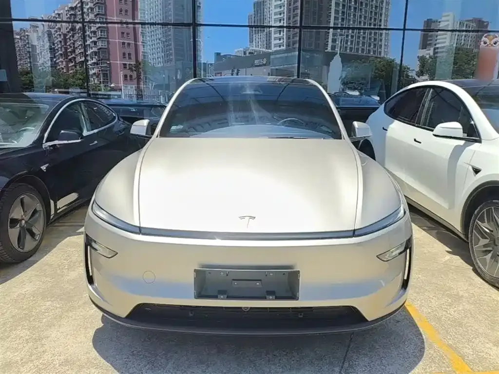 Tesla Model Y L — фото 4