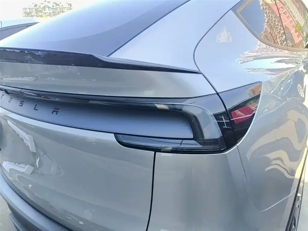 Tesla Model Y L — фото 3