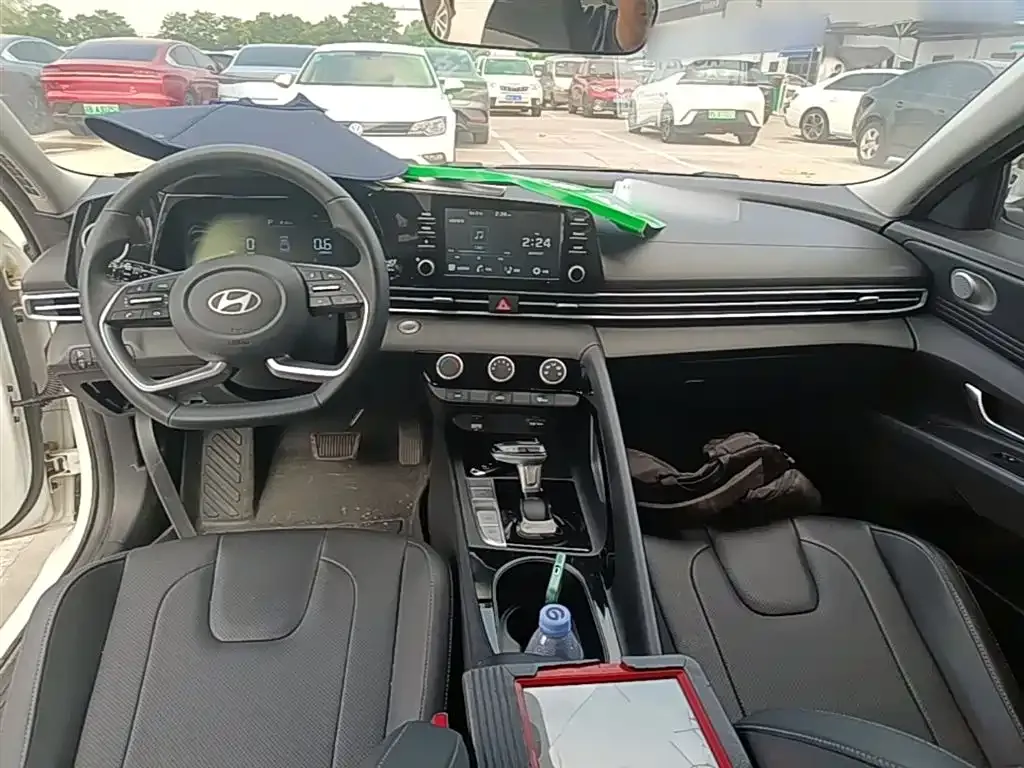 Hyundai Elantra — фото 3