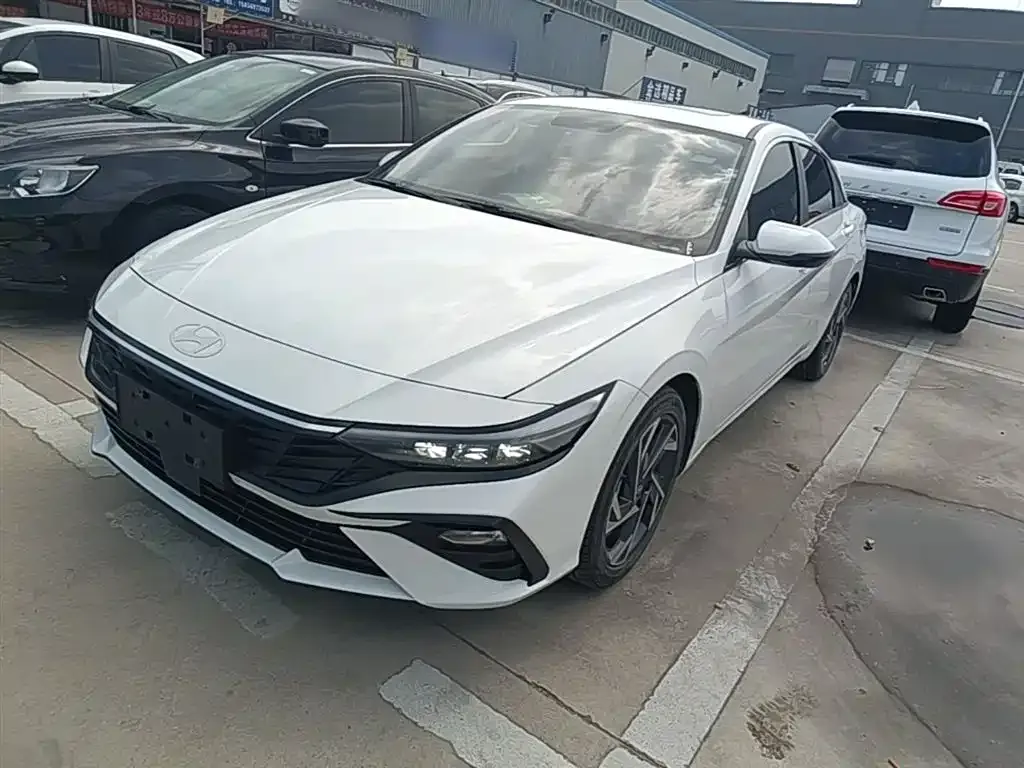 Hyundai Elantra — фото 8