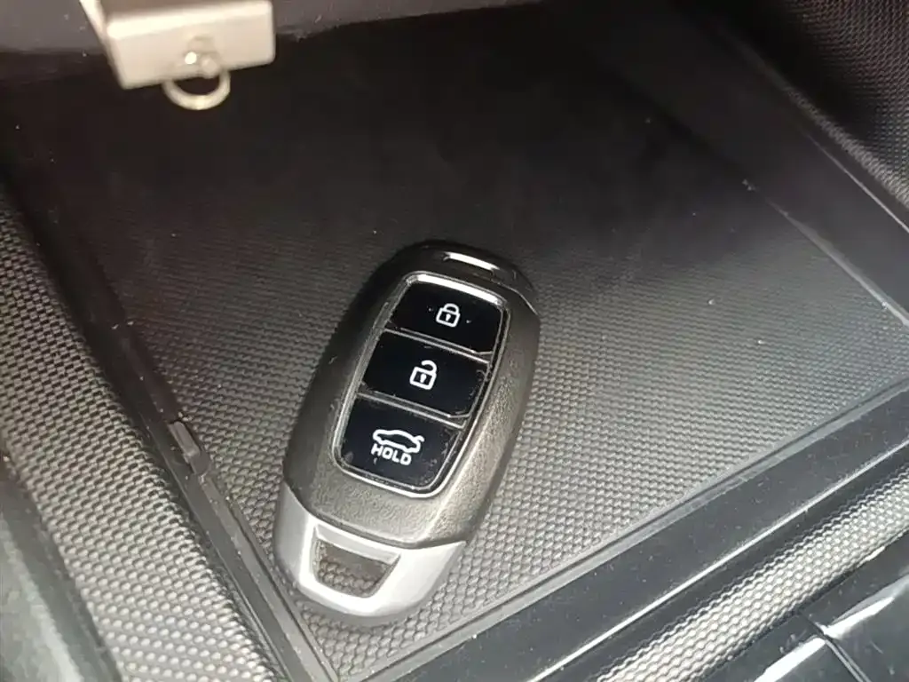 Hyundai Elantra — фото 4