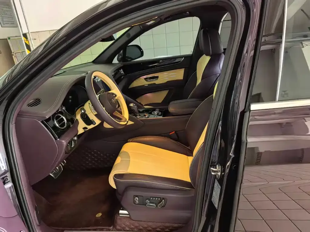 Bentley Bentayga 2023 из CN, фото 9