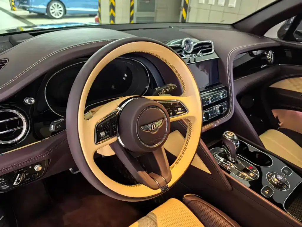 Bentley Bentayga 2023 из CN, фото 6
