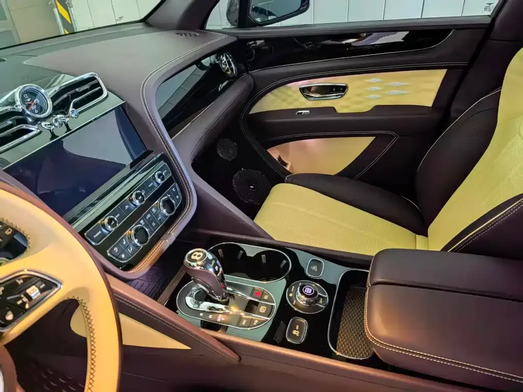 Bentley Bentayga 2023 из CN, фото 8